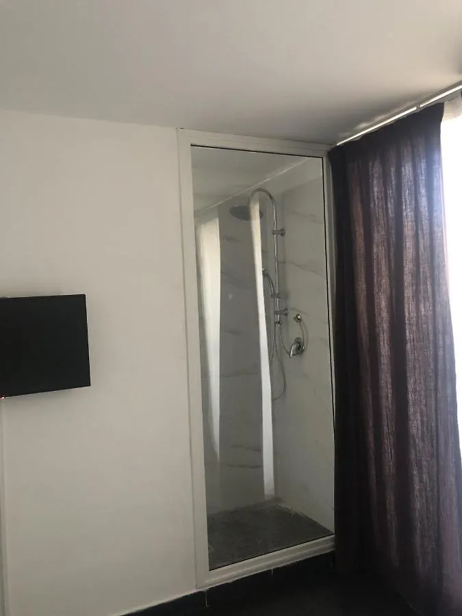 Pietranera Apartments Катания