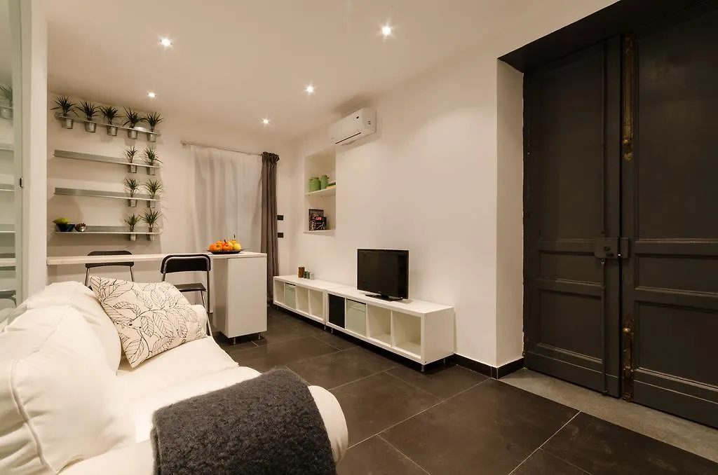 Pietranera Apartments Катания