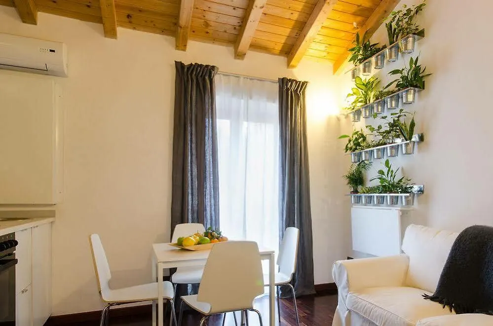 Pietranera Apartments Катания Италия