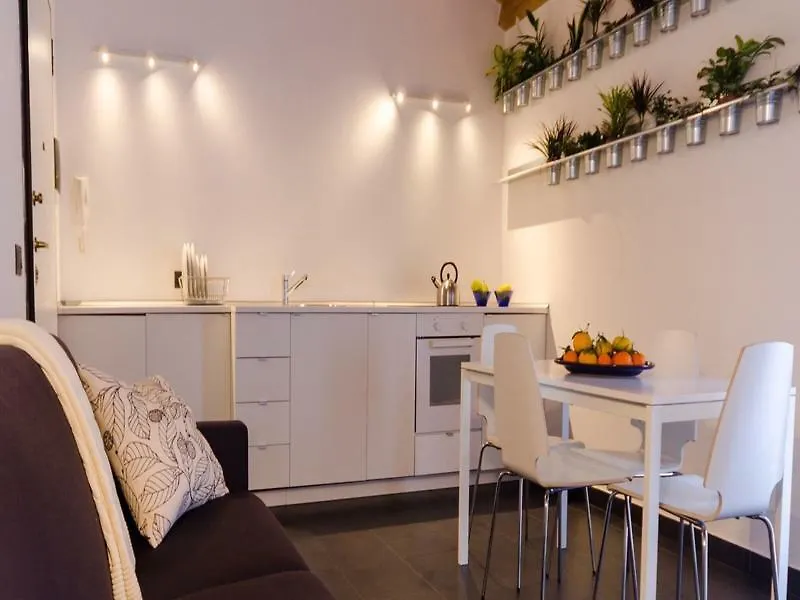 Pietranera Apartments Катания