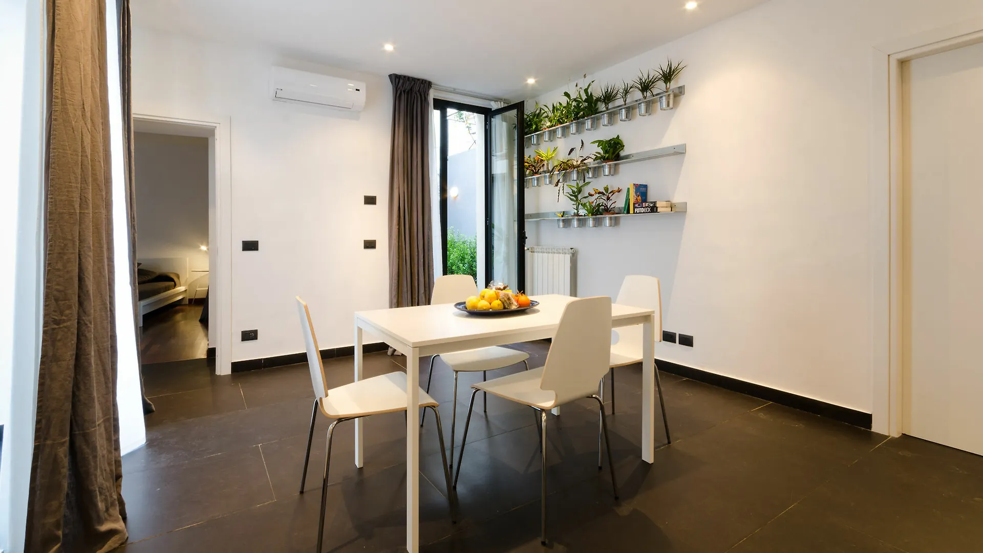 Pietranera Apartments Катания