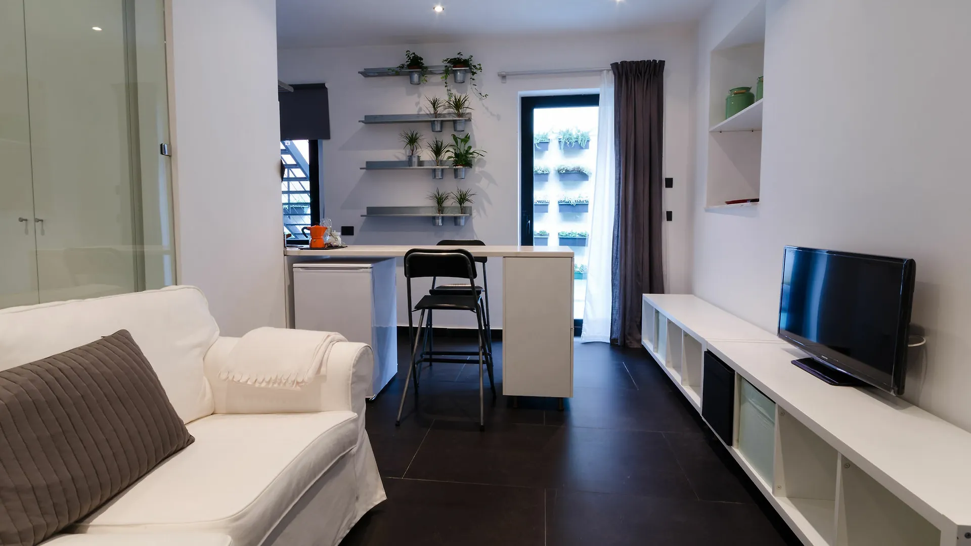 Pietranera Apartments Катания