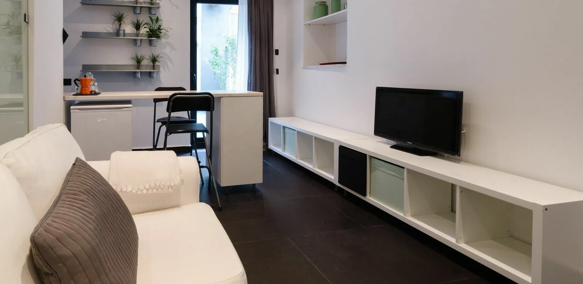 Pietranera Apartments Катания