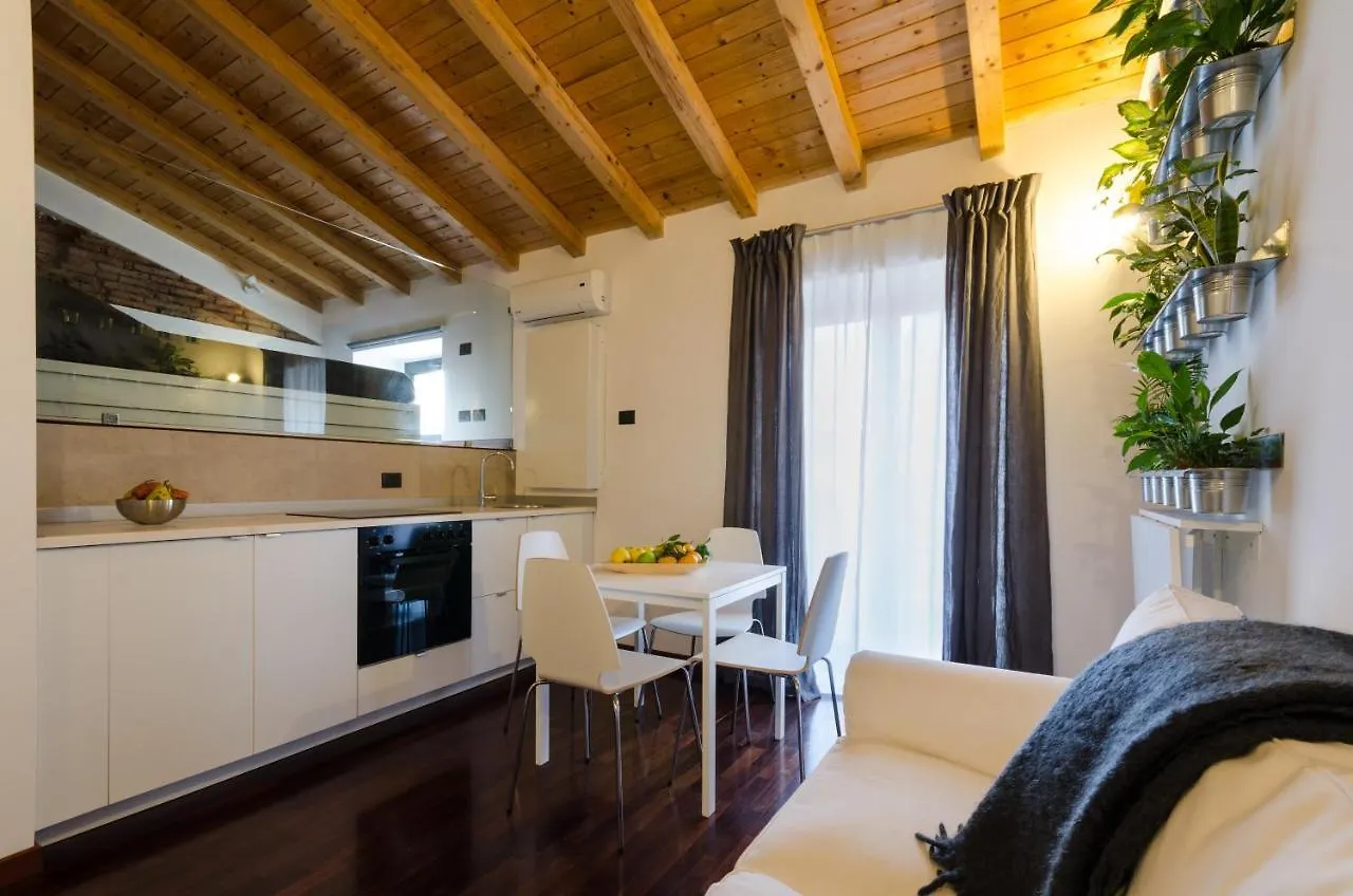 Pietranera Apartments Катания 0*,  Италия