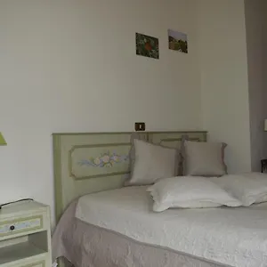 https://casa-laura-viareggio-55049.it-tuscanyhotel.com